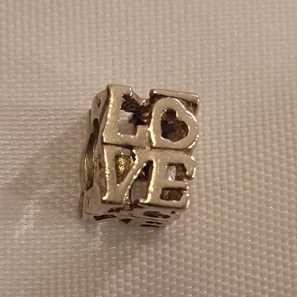 925 Sterling Silver "L❤️VE" cube charm. Fits Pandora Type Bracelets - Picture 1 of 4